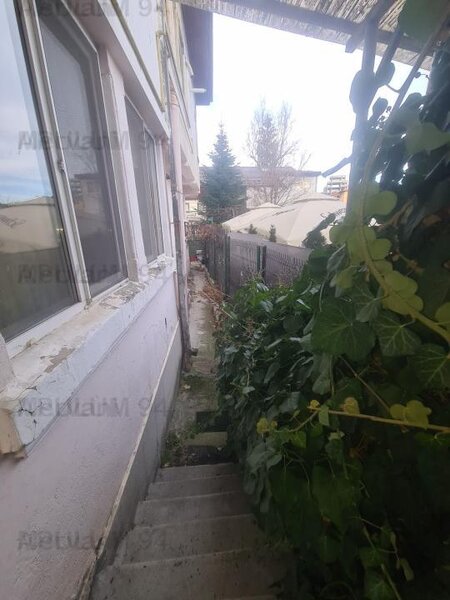 Apartament cu 3 camere de vanzare in Campina