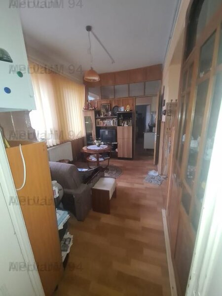 Apartament cu 3 camere de vanzare in Campina