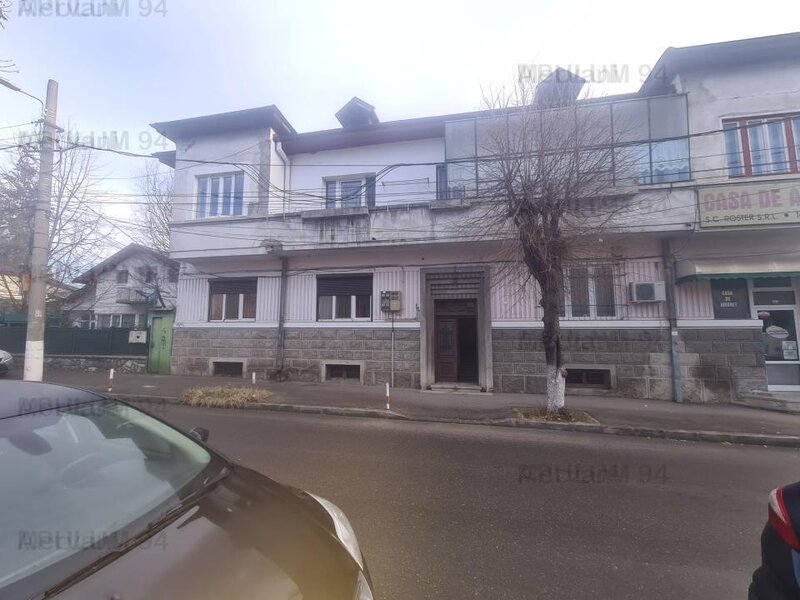 Apartament cu 3 camere de vanzare in Campina