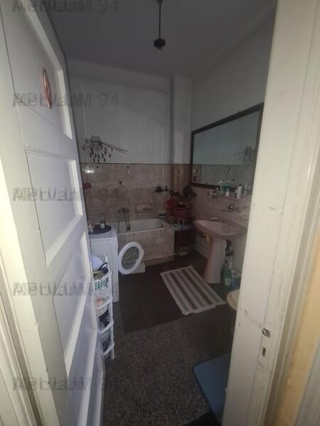 Apartament cu 3 camere de vanzare in Campina